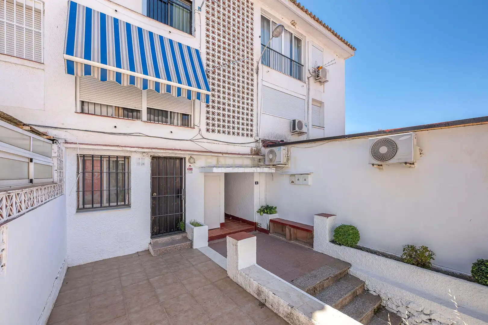 Vista exterior de Local de alquiler en Marbella