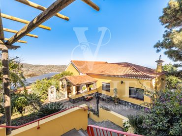 Chalet con balcón en venta en Calle las Brisas