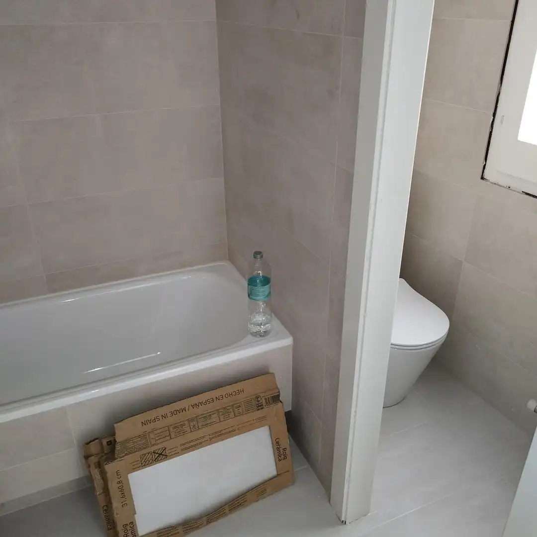 Bathroom of Ground floor for rent in Badalona  with Heating and Parquet flooring