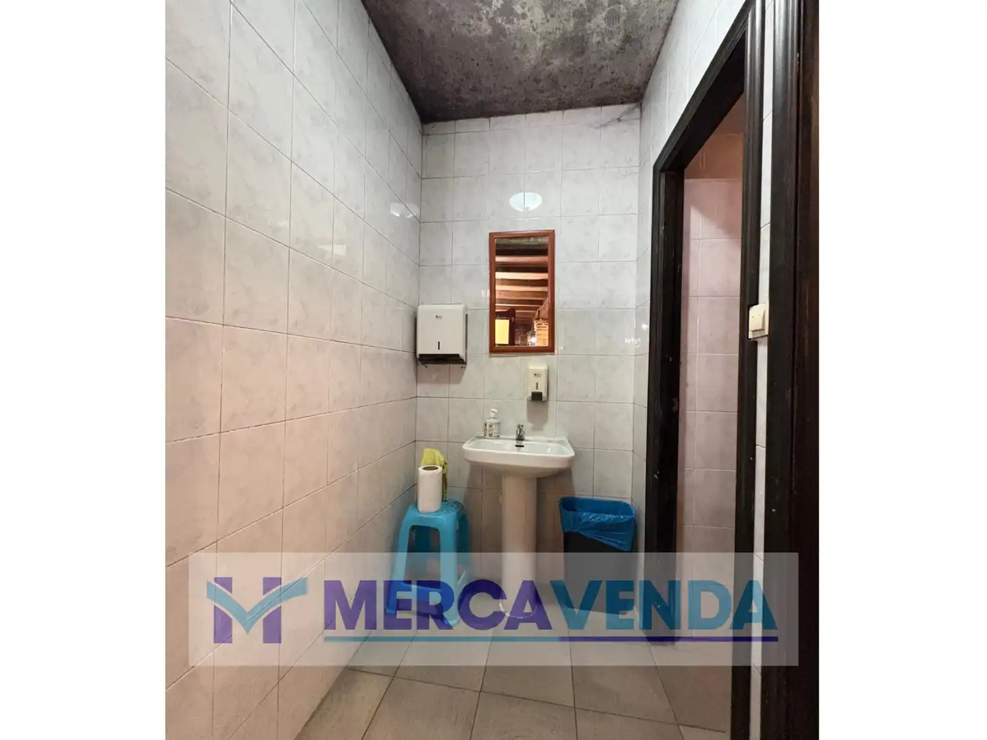 Baño de Local de alquiler en Covelo con Terraza y Amueblado