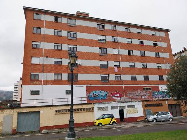 Local comercial en Venta en Alcalde López Mulero en HUCA - La Cadellada