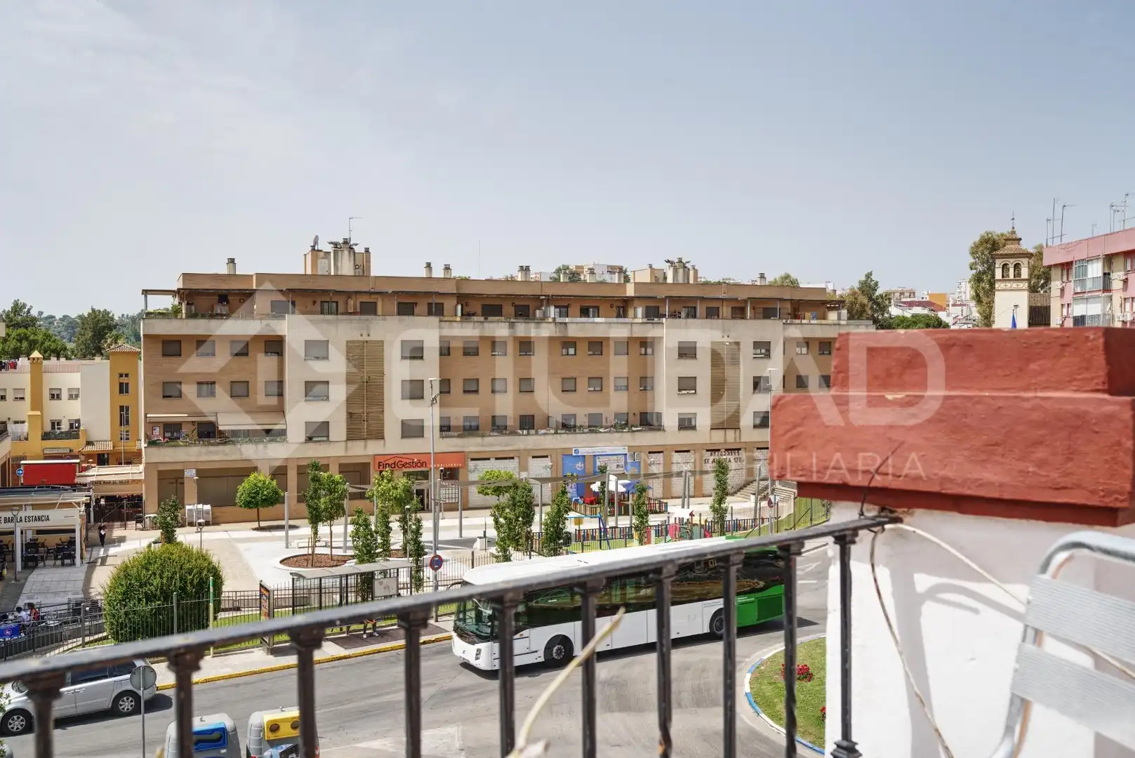 Vista exterior de Casa adosada en venta en San Juan de Aznalfarache con Aire acondicionado, Terraza y Trastero