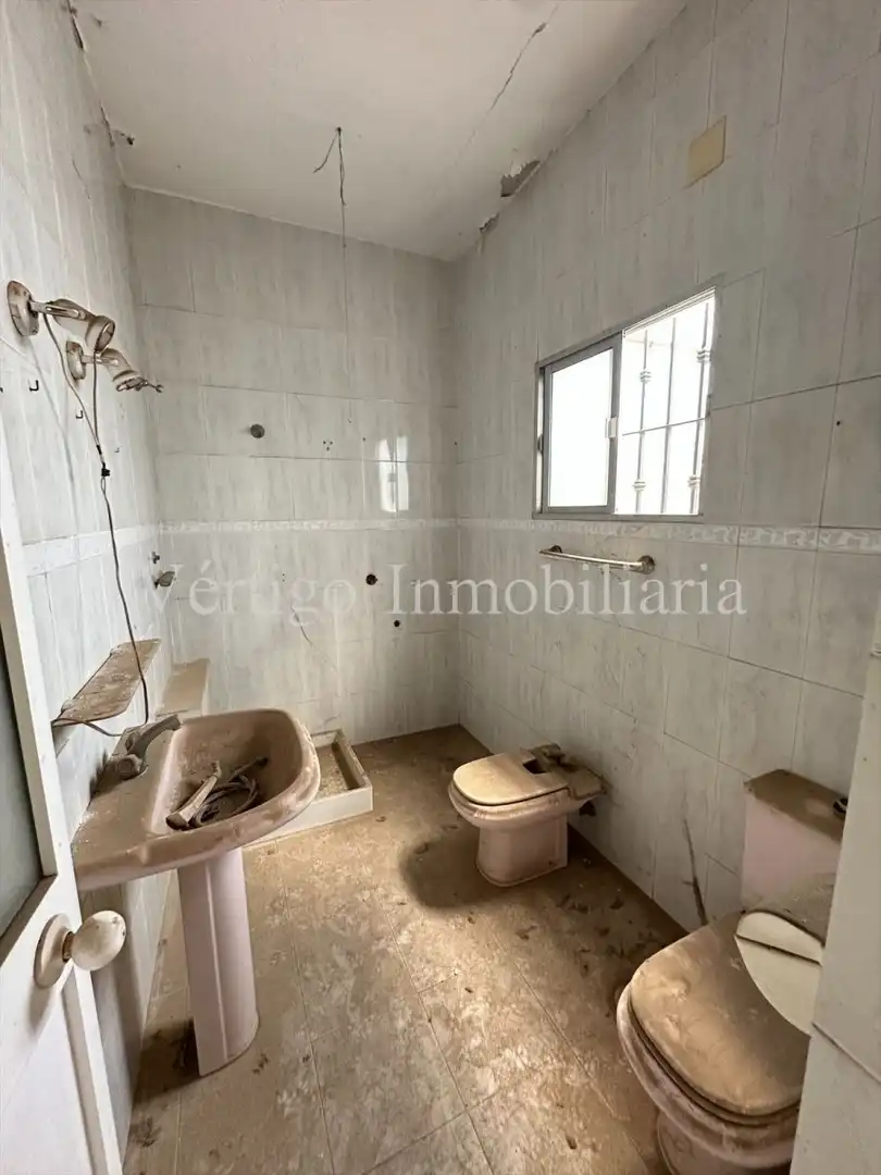 Bathroom of Houses for sale in Dos Hermanas  with Terrace, Storage room and Balcony