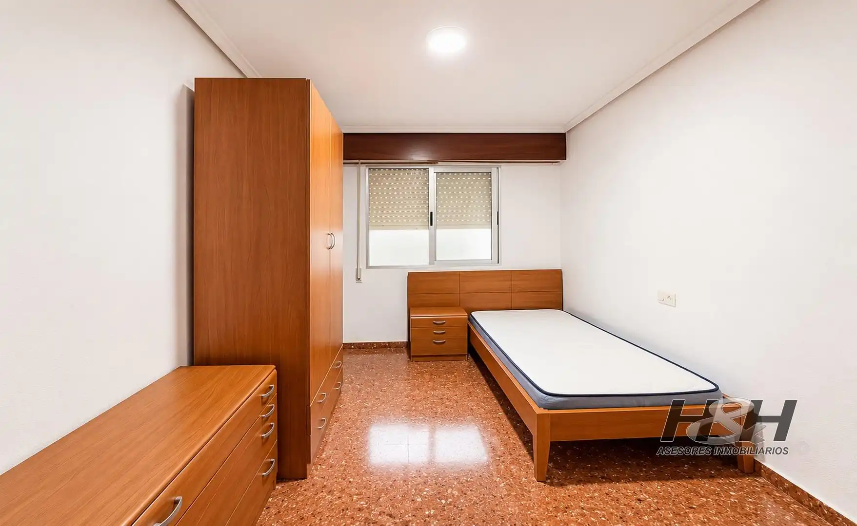 Bedroom of Flat for sale in Burjassot  with Air Conditioner, Heating and Balcony