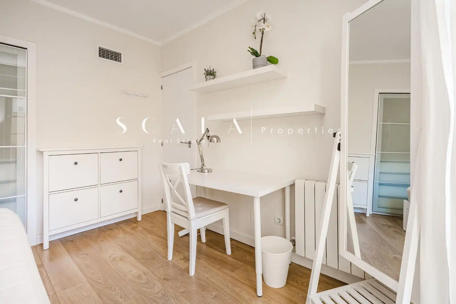 Bedroom of Flat for sale in Madrid  with Air Conditioner, Heating and Terrace