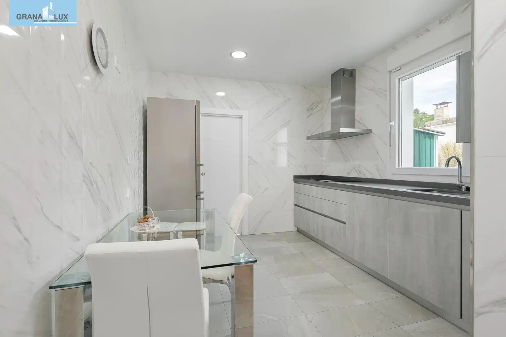 Cocina de Casa o chalet en venta en Churriana de la Vega con Aire acondicionado, Jardín privado y Piscina