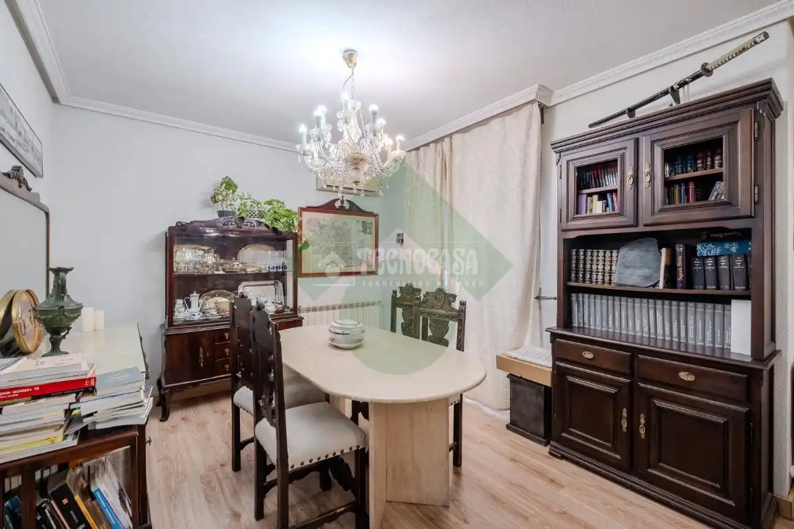 Comedor de Casa adosada en venta en Serranillos del Valle con Calefacción y Jardín privado