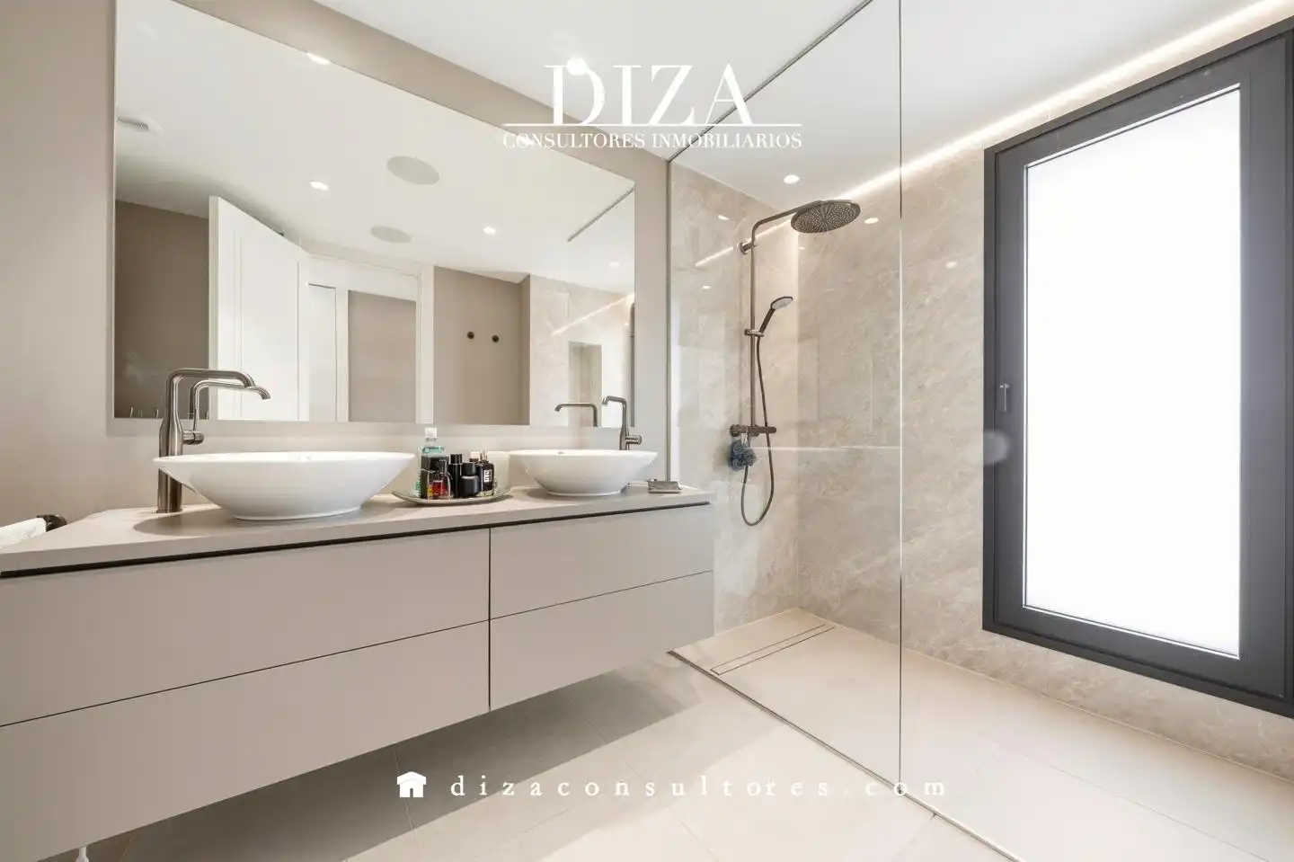 Bathroom of Houses for sale in Las Rozas de Madrid  with Air Conditioner, Heating and Private garden