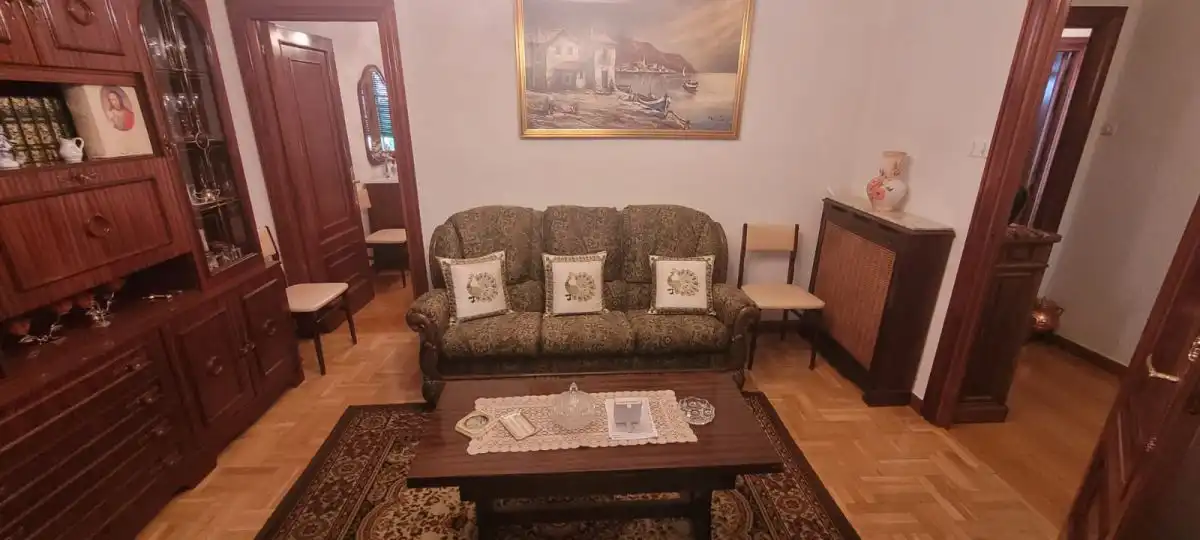 Sala d'estar de Casa o xalet en venda en Segovia amb Calefacció, Terrassa i Moblat