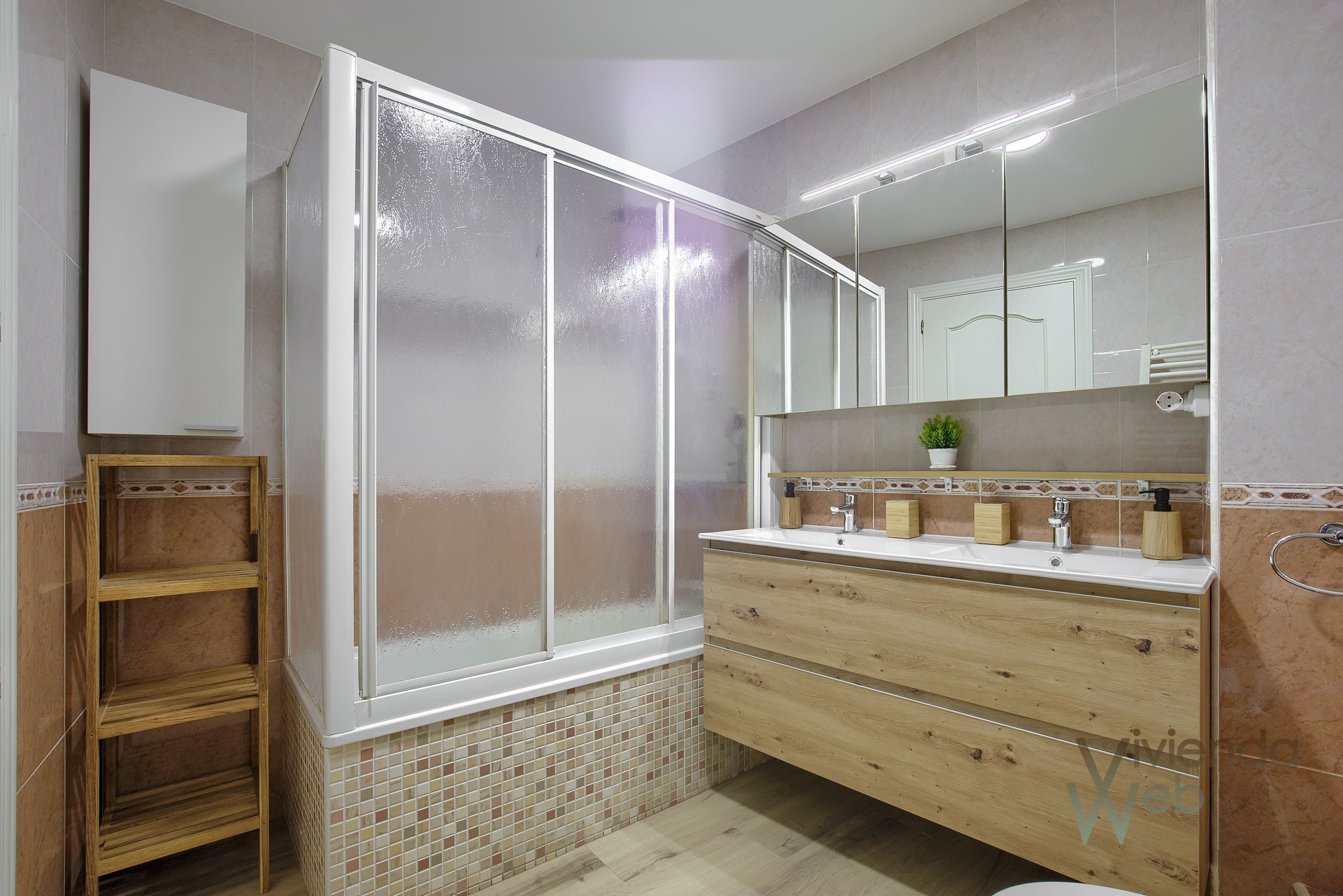 Bathroom of Flat to rent in  Madrid Capital  with Air Conditioner, Heating and Parquet flooring