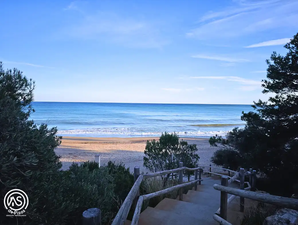 Vista exterior de Apartament de lloguer en Mont-roig del Camp amb Aire condicionat, Calefacció i Jardí privat