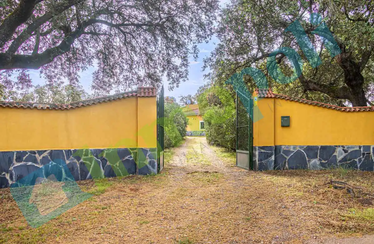 Außenansicht von Haus oder Chalet zum Verkauf in Badajoz mit Klimaanlage und Abstellraum