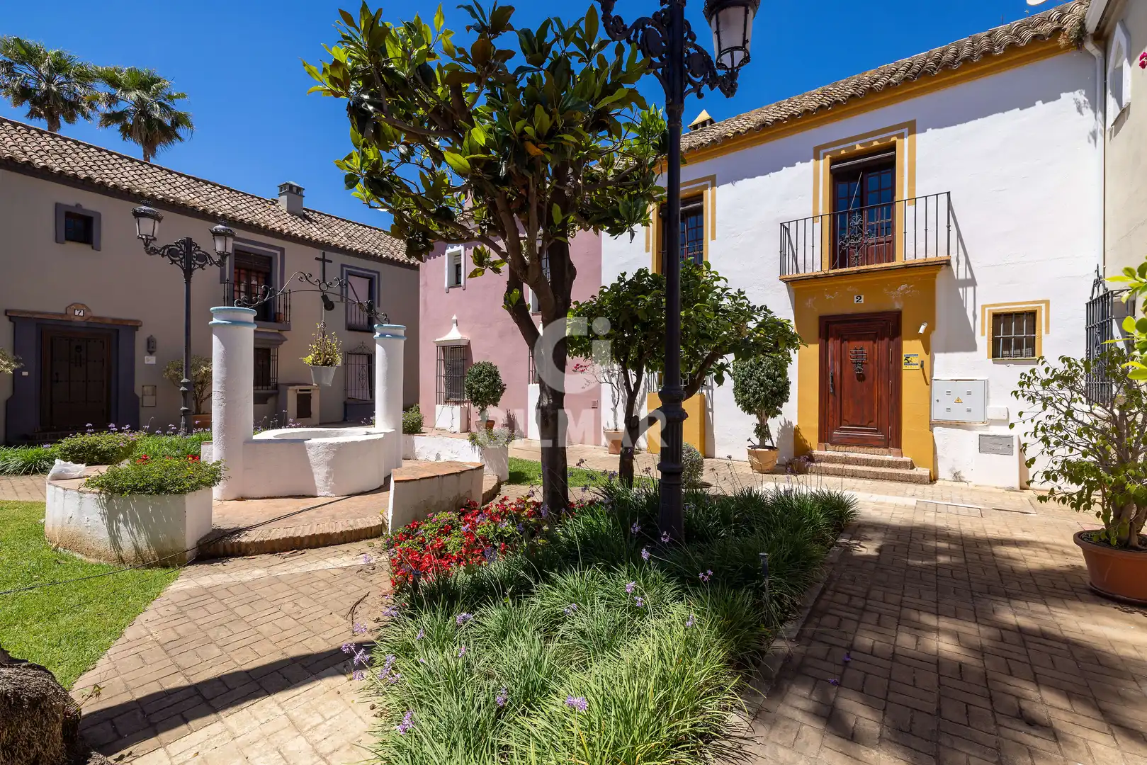 Vista exterior de Casa adosada en venta en Marbella con Calefacción, Piscina y Amueblado