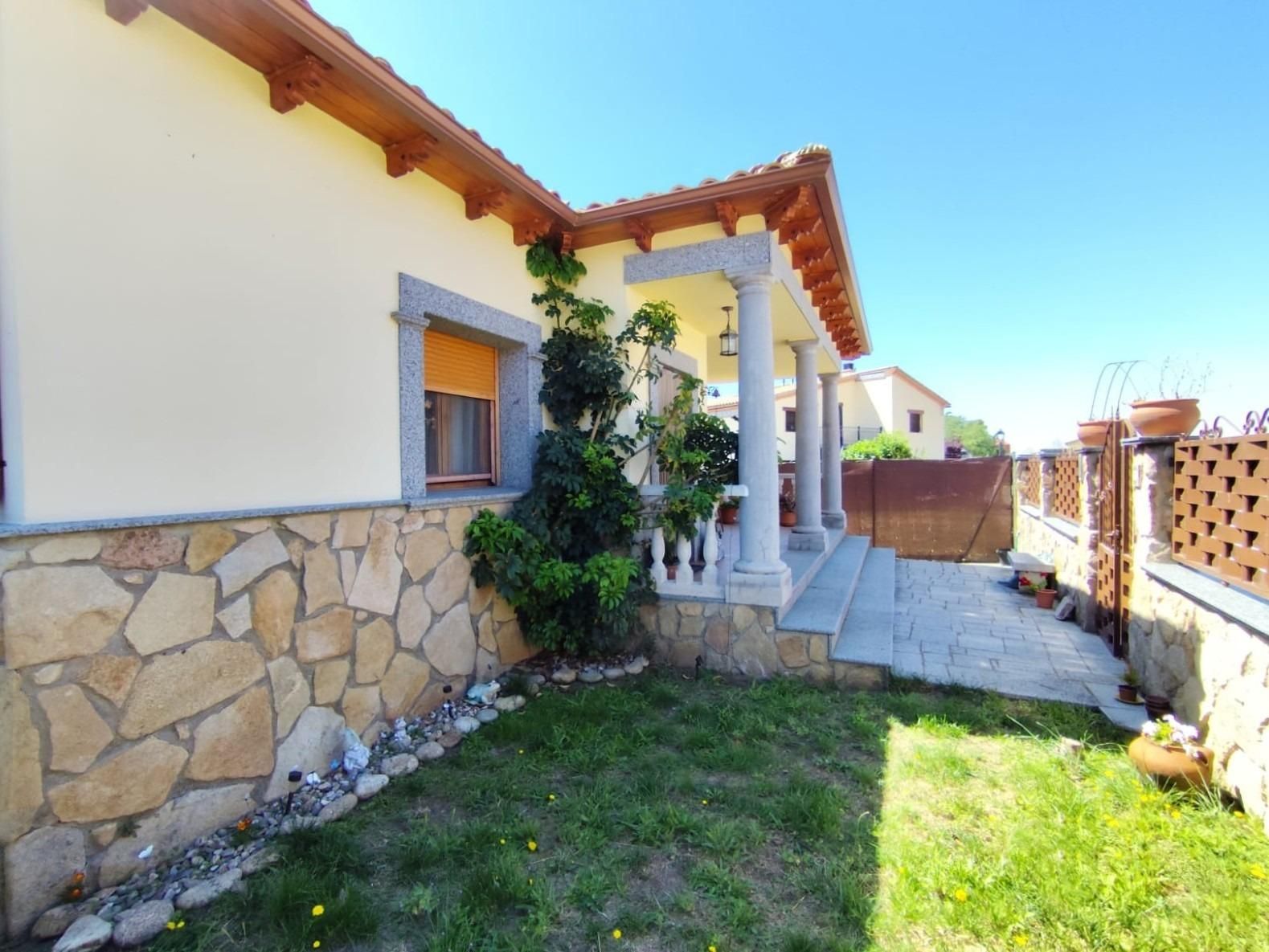 Exterior view of House or chalet for sale in La Granja   with Heating, Private garden and Terrace