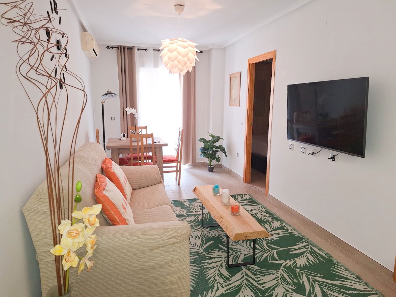 Living room of Apartment to rent in Torrevieja  with Air Conditioner, Swimming Pool and Furnished