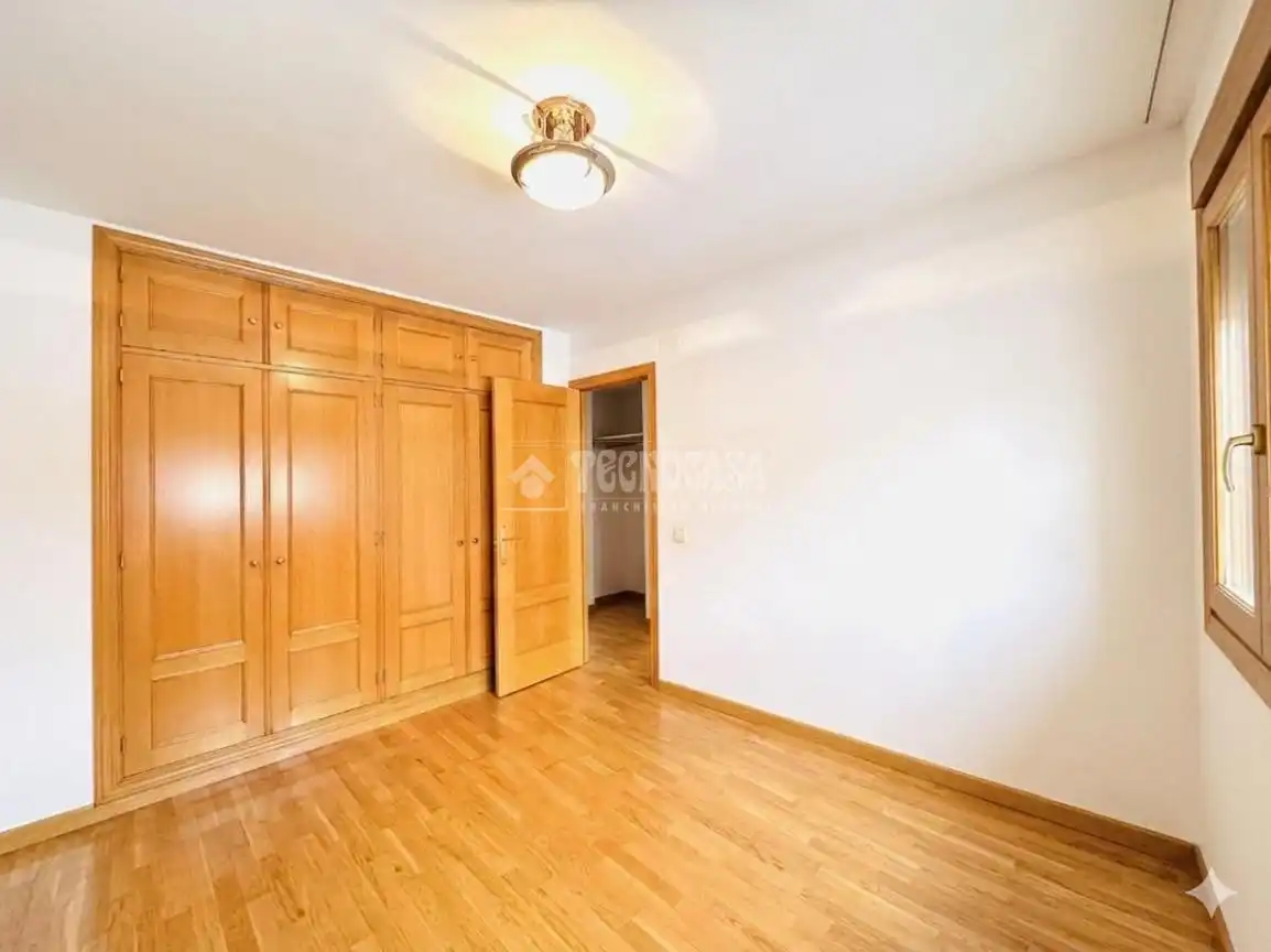 Schlafzimmer von Wohnung zum Verkauf in Cuenca mit Privatgarten, Terrasse und Balkon