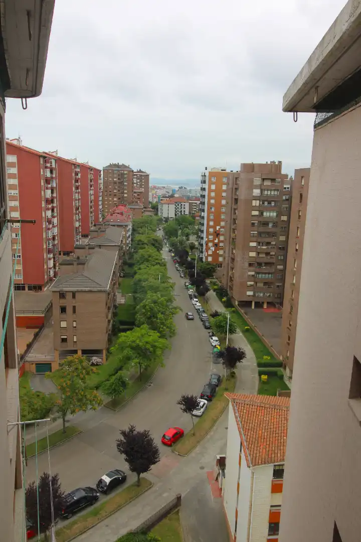 Vista exterior de Pis en venda en Santander amb Calefacció