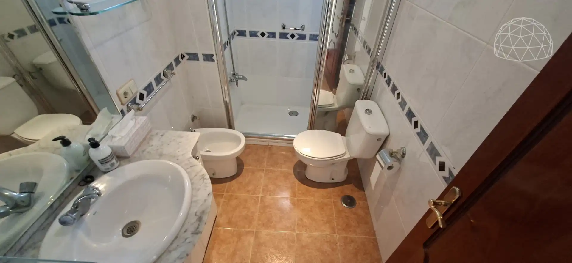 Bathroom of Flat for sale in Sevilla  with Private garden and Balcony