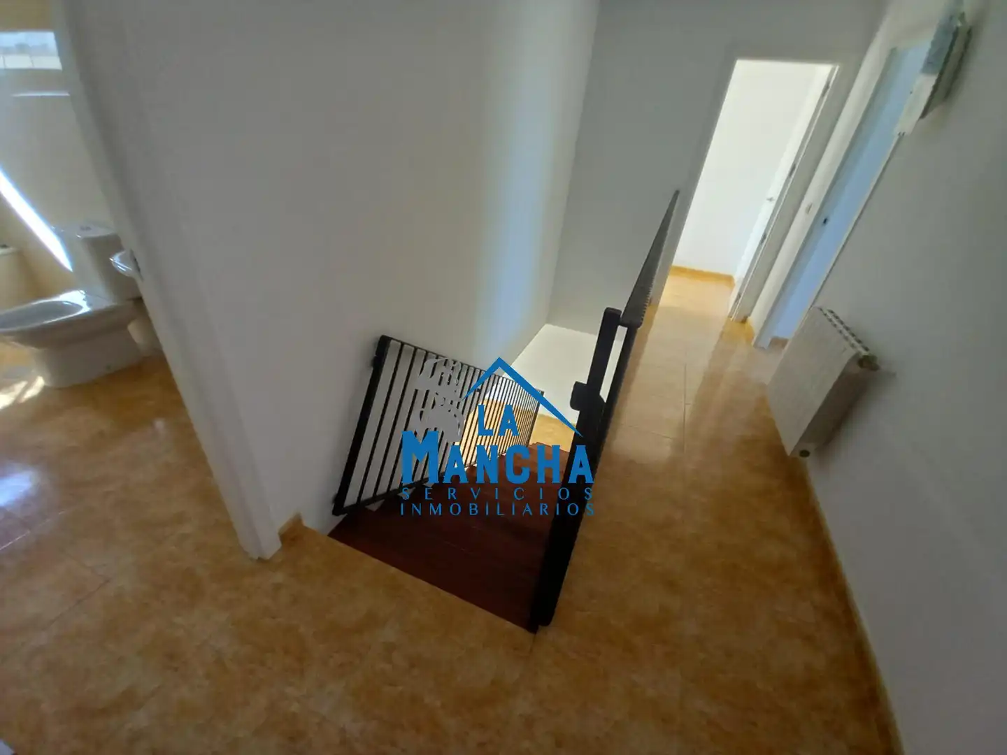 Casa adosada en venda en Madrigueras amb Calefacció, Terrassa i Traster