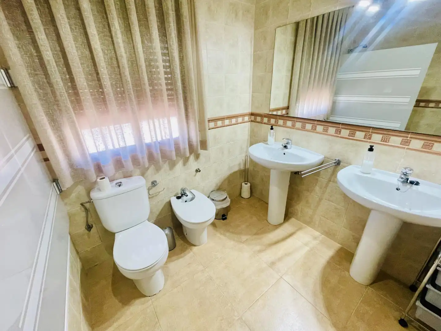 Baño de Finca rústica en venta en Badolatosa con Jardín privado, Terraza y Piscina