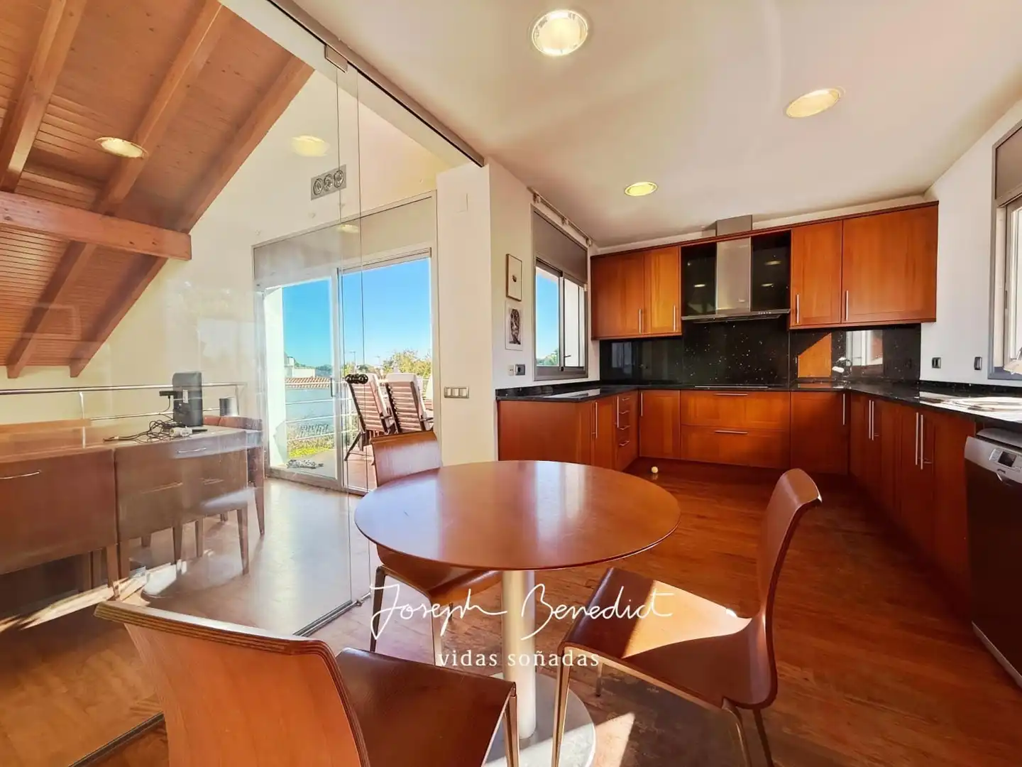 Cocina de Casa o chalet en venta en Castelldefels con Aire acondicionado, Calefacción y Jardín privado