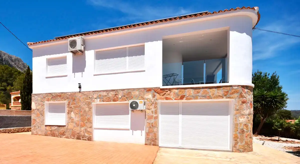 Vista exterior de Casa o chalet en venta en Calpe / Calp con Aire acondicionado, Jardín privado y Terraza