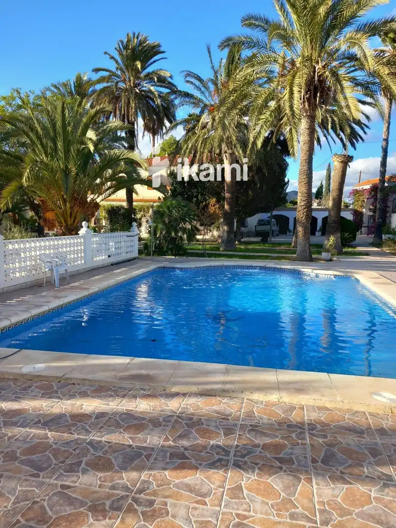 Piscina de Casa o chalet en venta en Elda con Calefacción, Trastero y Piscina