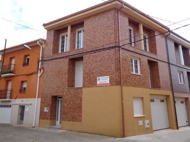 Casa aparellada amb balcó en venda a Uruñuela