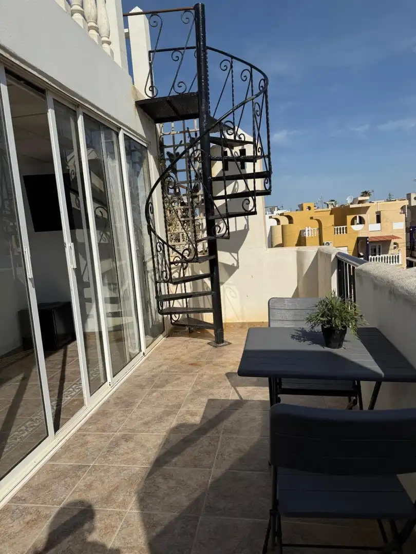 Terrassa de Casa adosada en venda en Torrevieja amb Aire condicionat, Terrassa i Traster