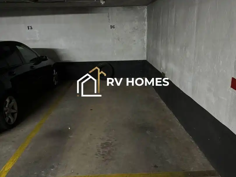 Parking of Flat for rent in Cáceres  with Air Conditioner, Heating and Furnished