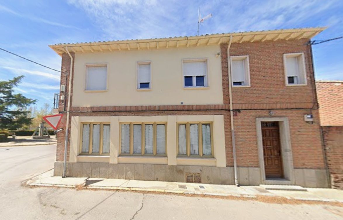 Vista exterior de Local en venta en Crespos