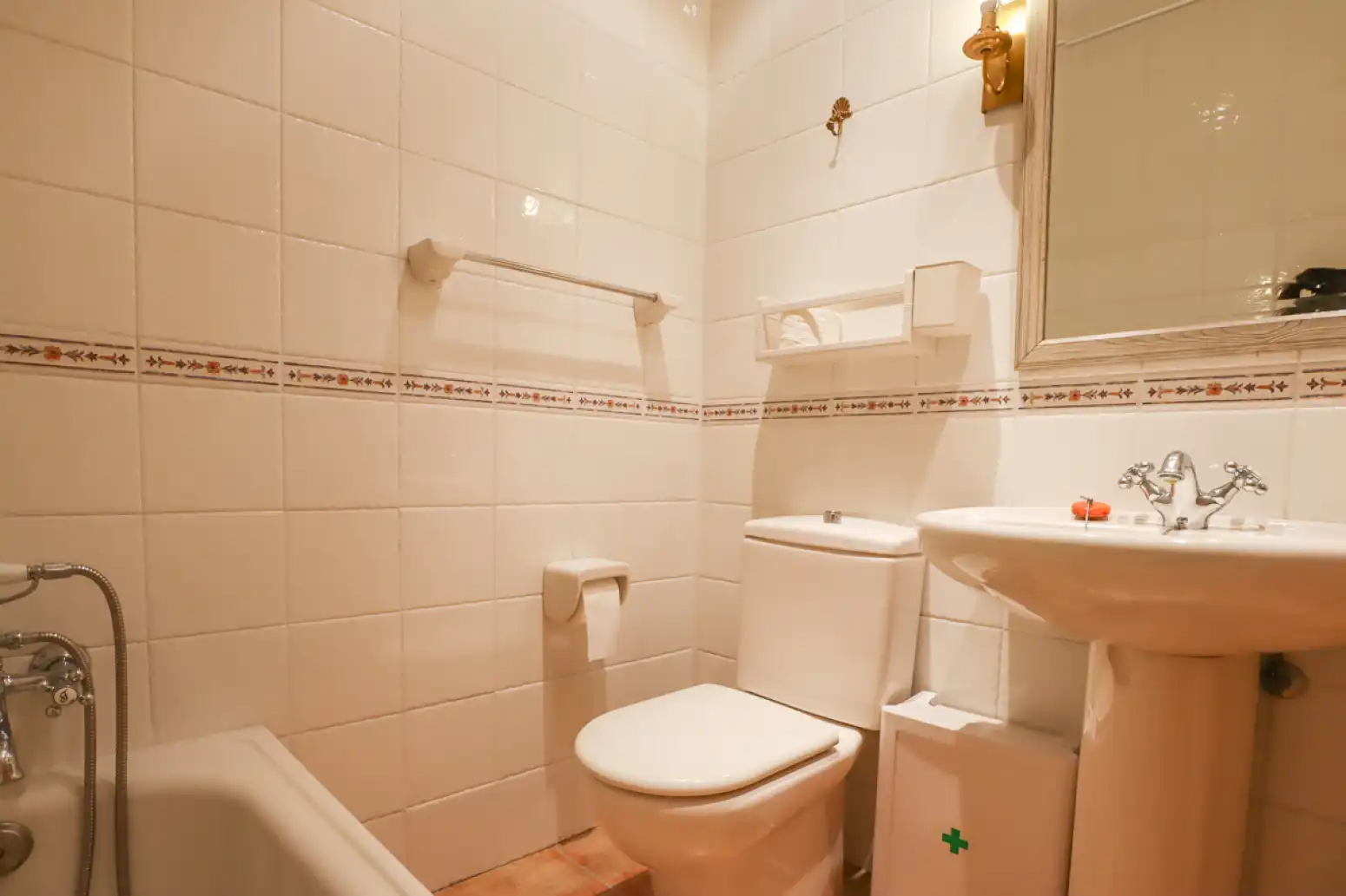Bathroom of Flat for sale in Oviedo   with Heating, Parquet flooring and Terrace