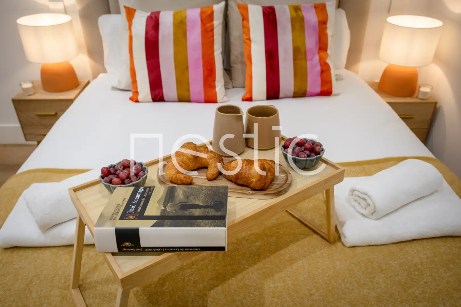 Dormitori de Apartament de lloguer en Madrid amb Aire condicionat, Calefacció i Moblat