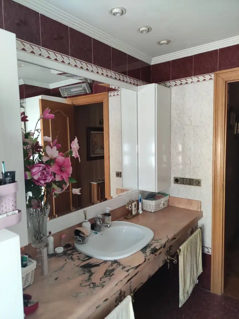 Badezimmer von Maisonette zum Verkauf in Albacete mit Klimaanlage, Heizung und Parkett