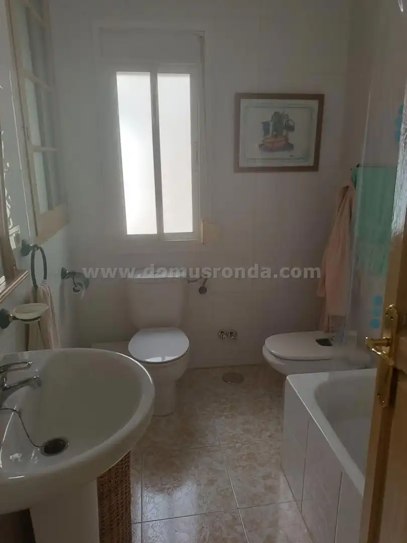 Bany de Casa o xalet en venda en El Burgo amb Terrassa i Moblat