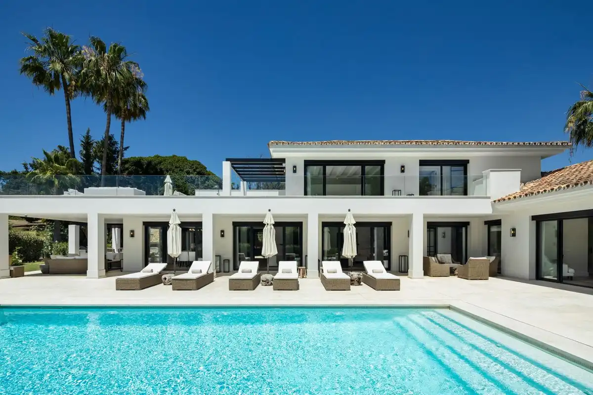 Chalet con piscina en venta en Nueva Andalucía