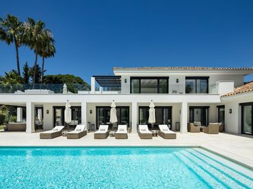 Chalet con piscina en venta en Nueva Andalucía
