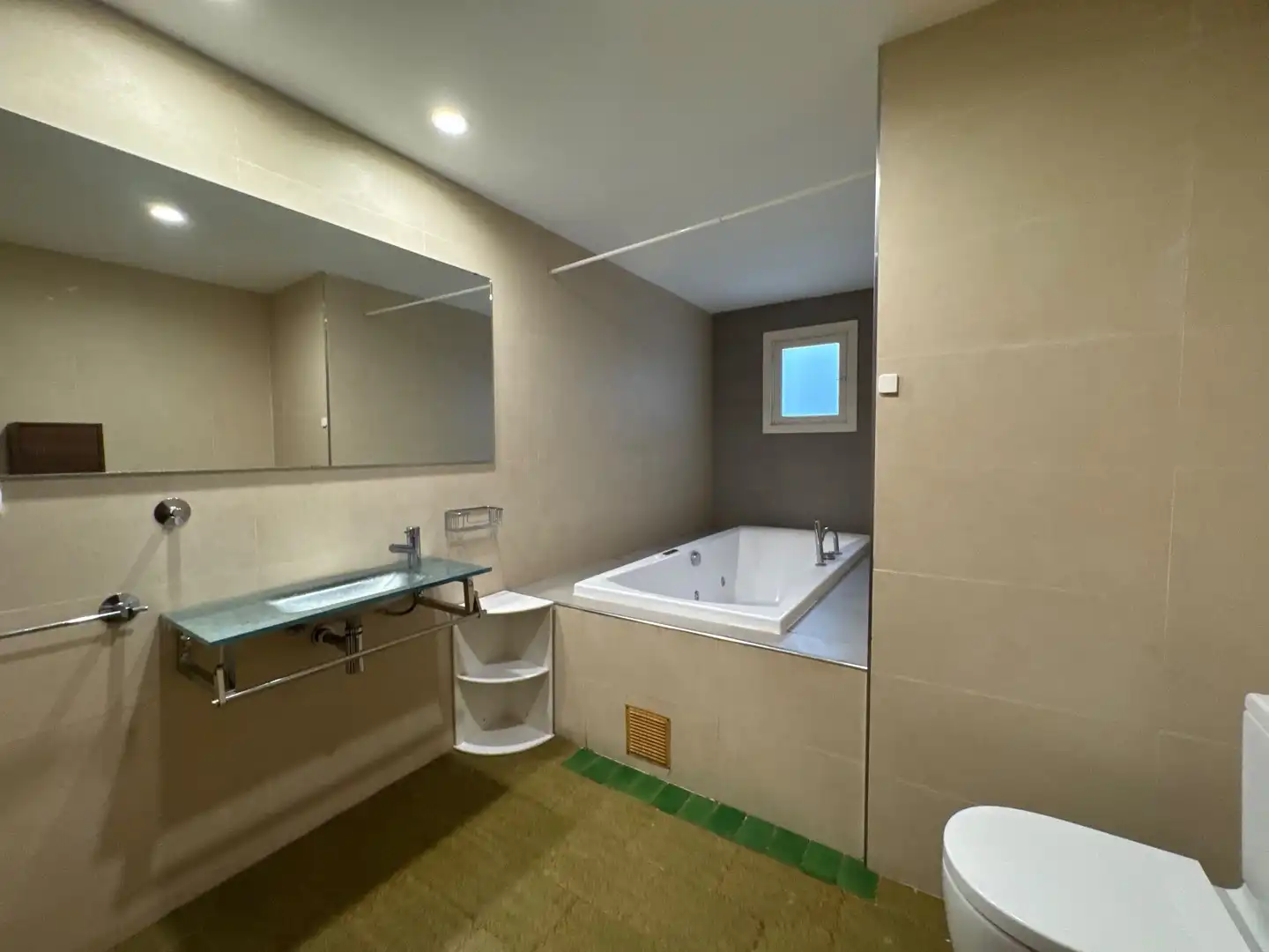 Badezimmer von Wohnungen zum Verkauf in  Palma de Mallorca mit Klimaanlage, Heizung und Terrasse