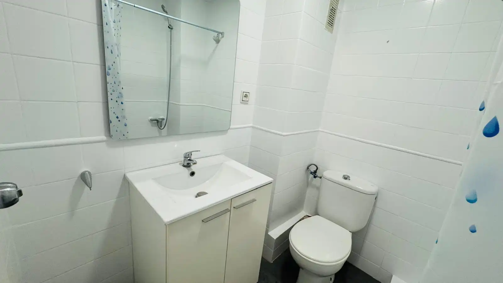 Baño de Piso de alquiler en Valencia con Aire acondicionado, Parquet y Terraza