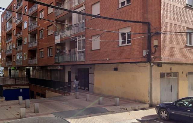 Local comercial en Venta en Calle Petunias en Garrido Norte