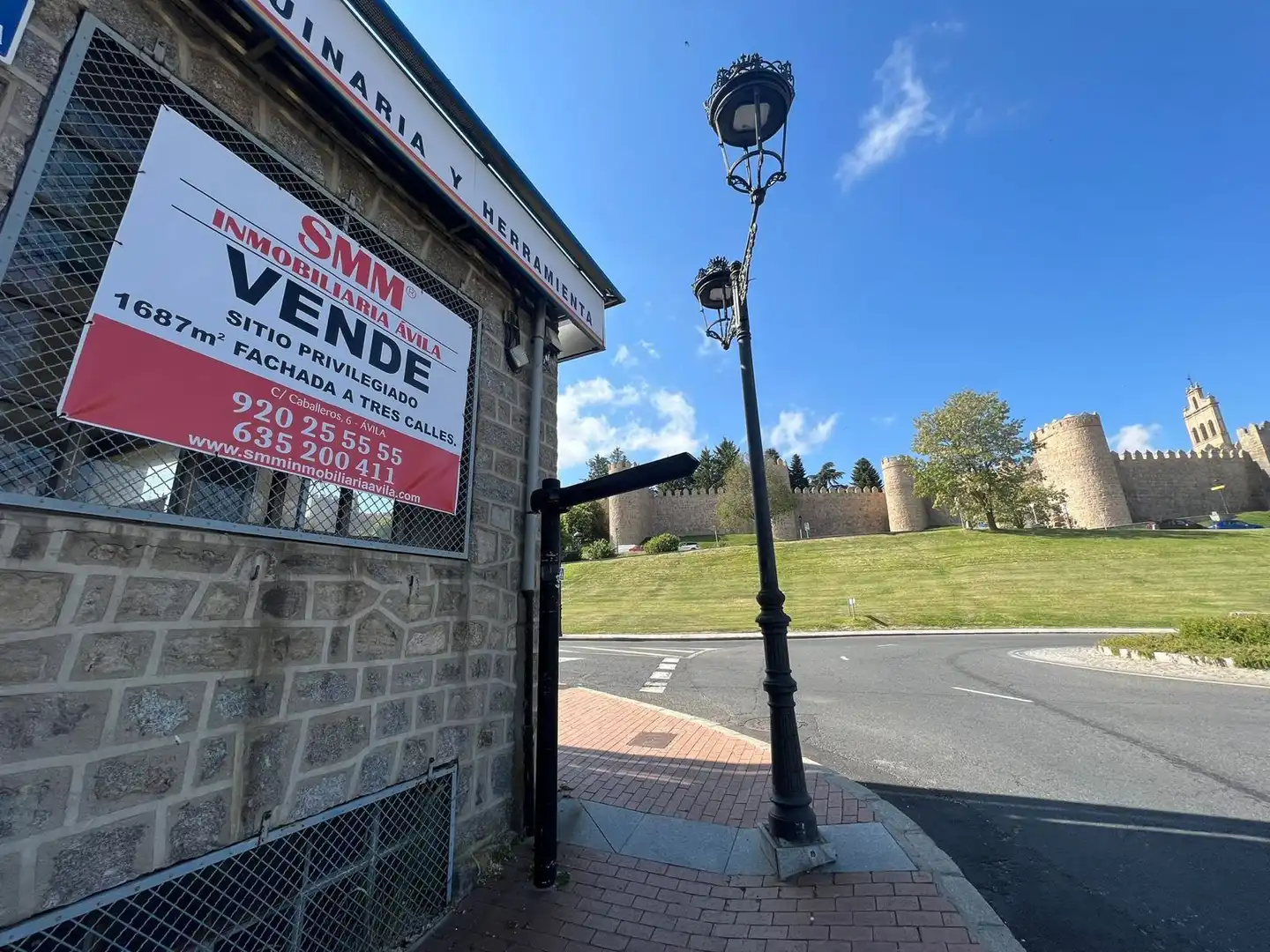 Vista exterior de Local en venta en Ávila