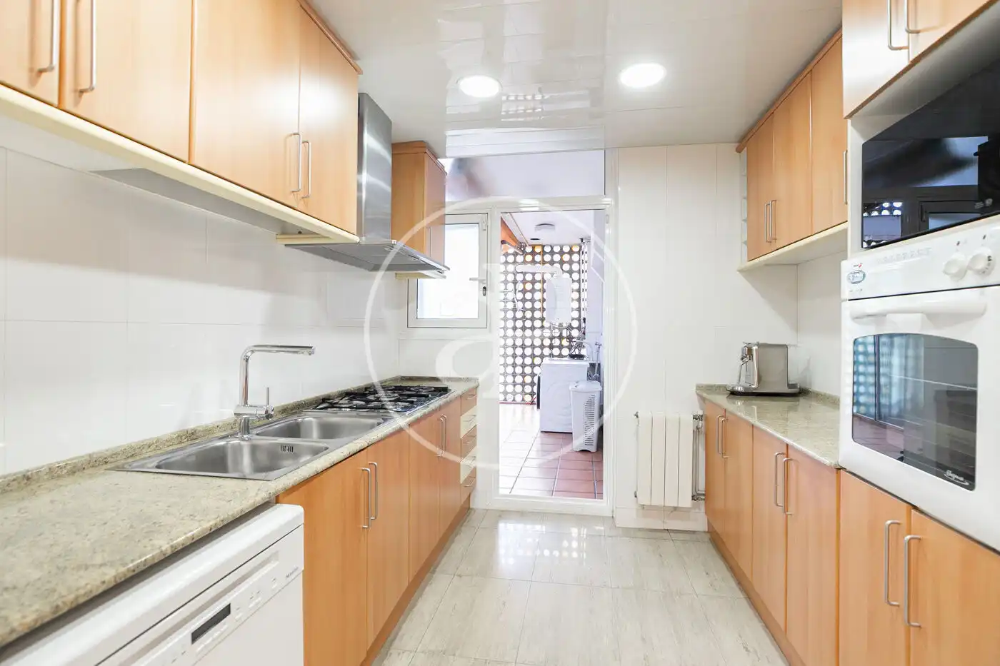 Cocina de Piso en venta en Barcelona con Calefacción, Jardín privado y Terraza