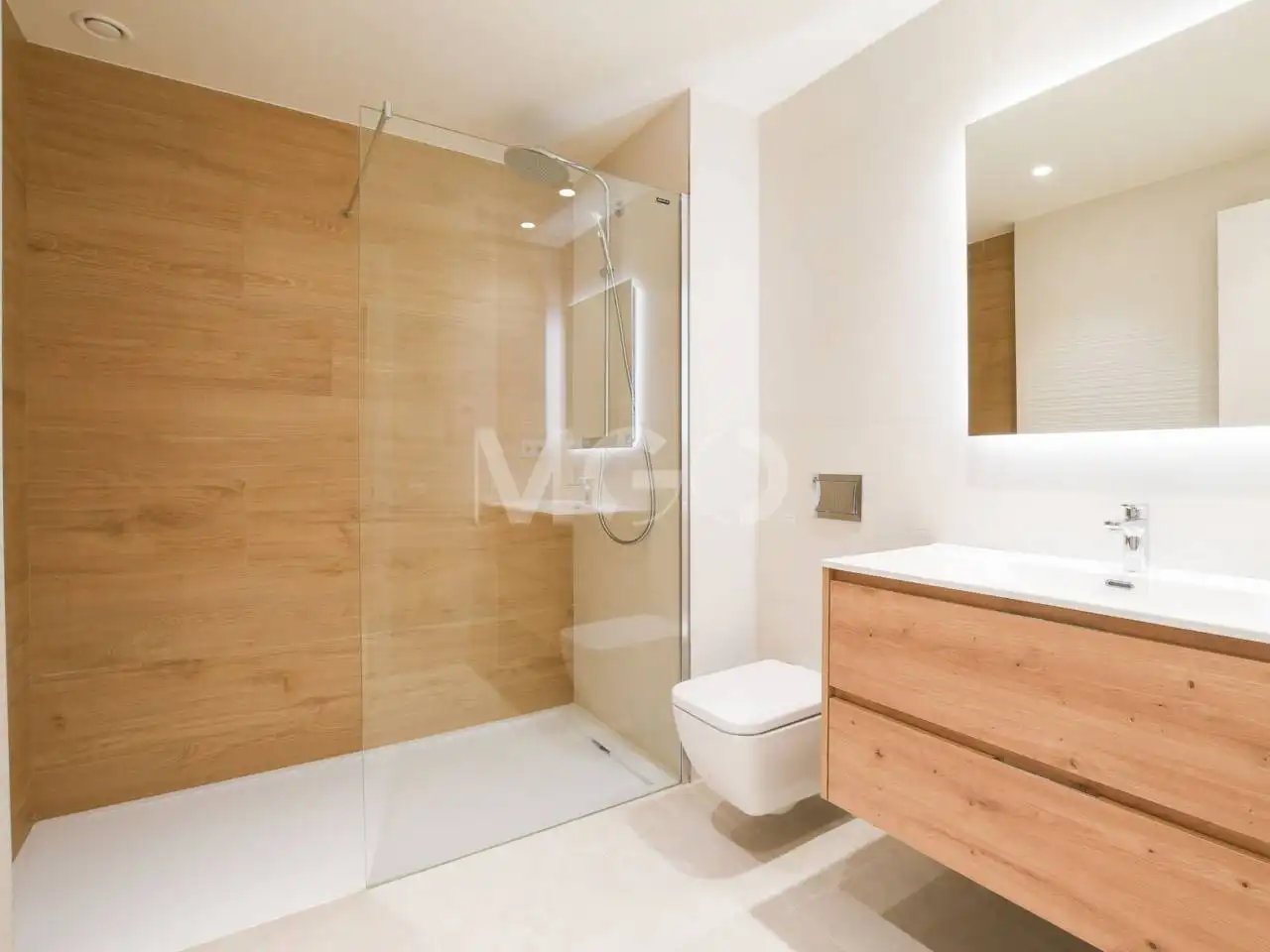 Baño de Piso en venta en Vic con Calefacción, Terraza y Alarma