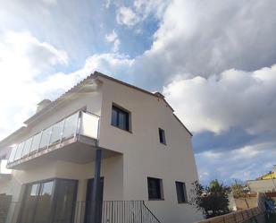 Vista exterior de Casa adosada en venda en Calonge amb Aire condicionat, Calefacció i Jardí privat