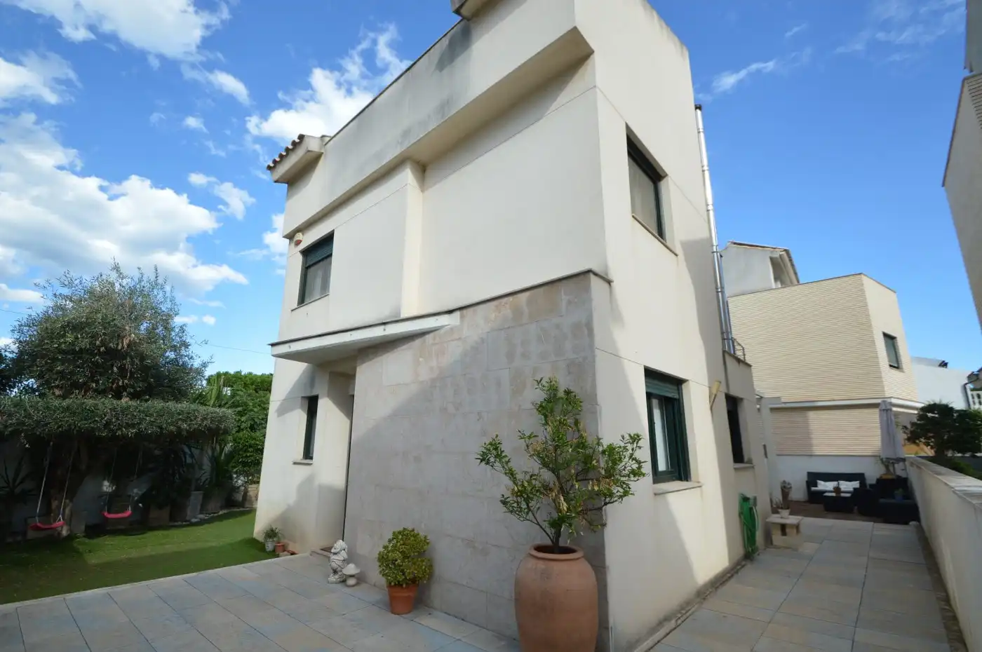 Vista exterior de Casa o xalet en venda en Vinaròs amb Aire condicionat, Calefacció i Jardí privat