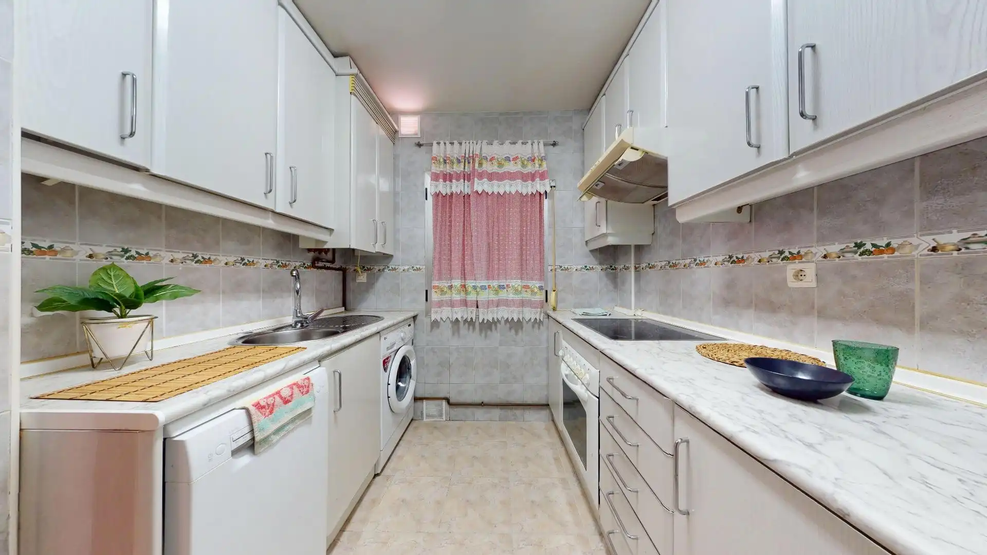 Cocina de Planta baja en venta en Madrid con Aire acondicionado y Calefacción