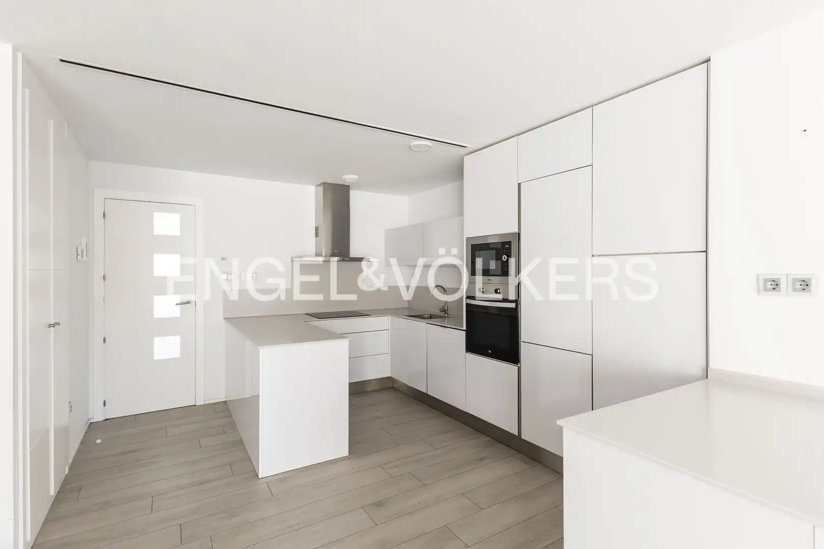 Cocina de Casa adosada en venta en Tres Cantos con Aire acondicionado, Calefacción y Jardín privado