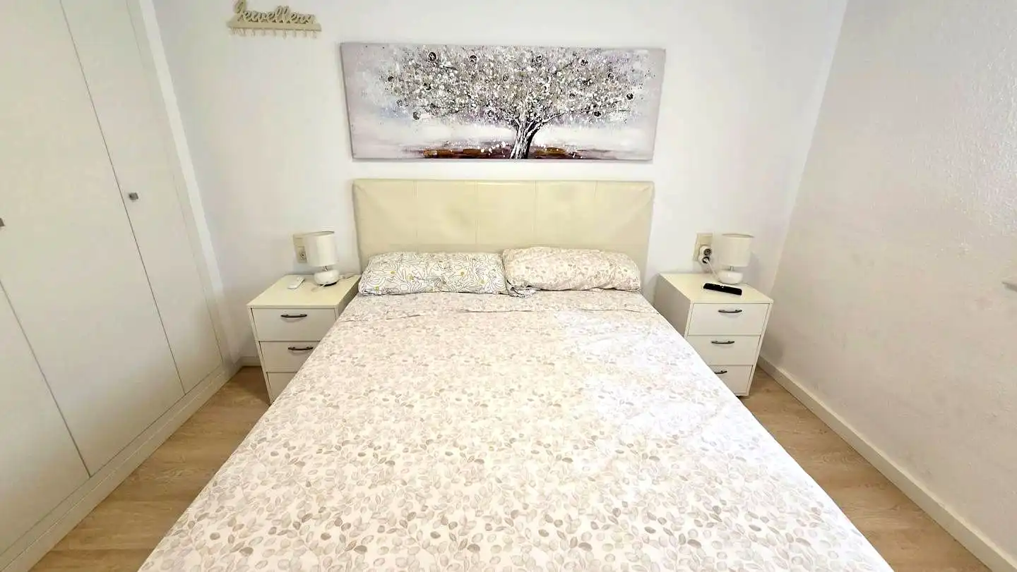 Dormitori de Apartament de lloguer en Gandia amb Aire condicionat, Parquet i Terrassa