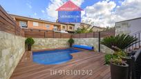 Piscina de Casa adosada en venda en Navalcarnero amb Aire condicionat, Terrassa i Piscina