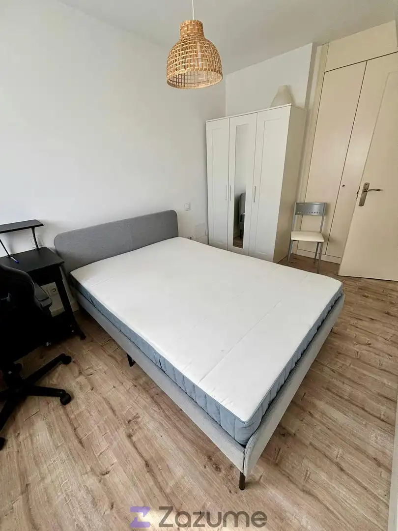 Dormitori de Pis de lloguer en Madrid amb Aire condicionat, Calefacció i Terrassa